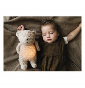 Bébé dormant avec Ourson magique Moonie sable en coton bio