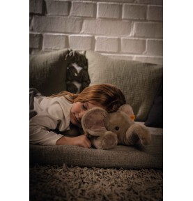 Jeune fille dormant avec Peluche éléphant Trampili - 42 cm signée Steiff