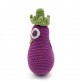 Régine l'Aubergine - hochet pour bébé en coton bio de la collection Veggy Toys de la marque MyuM, vue de profil