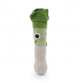 Orso le Poireau - hochet pour bébé en coton bio de la collection Veggy Toys de la marque MyuM, vue de profil