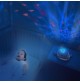Projecteur effets aquatiques baleine Aqua Dream signé Pabobo avec projection dans la chambre de bébé