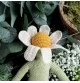Poupée fleur Camille la camomille 100% coton bio taille S de la marque MyuM, gros plan dans la nature