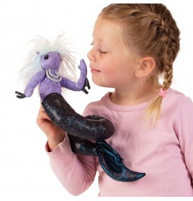 Jeune fille jouant avec Marionnette à doigt Nymphe de la mer signée Folkmanis