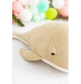 Peluche baleine beige en crochet MAXI signée Crochetts, gros plan