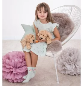 Jeune fille avec Peluches chien beige souple - 28 cm signée Teddy Hermann