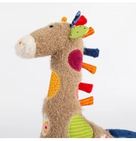 Doudou girafe Patchwork Sweety signé Sigikid, vue de profil