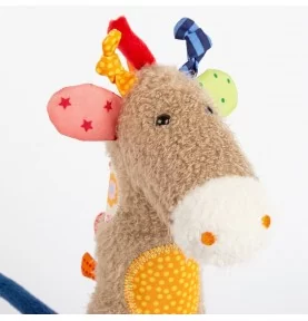 Doudou girafe Patchwork Sweety signé Sigikid, gros plan sur la tête