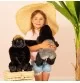 Jeune fille jouant avec peluche gorille de montagne assis - 35 cm signée Teddy Hermann