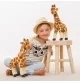 Jeune fille jouant avec peluche girafe - 38 cm signée Teddy Hermann