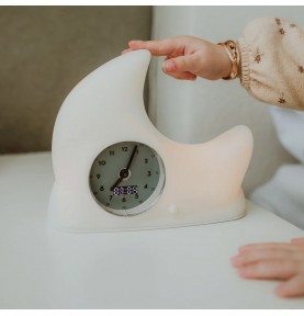 Réveil éducatif lune (Luna sleep trainer) signé Flow Amsterdam, il n'est pas encore l'heure de se lever